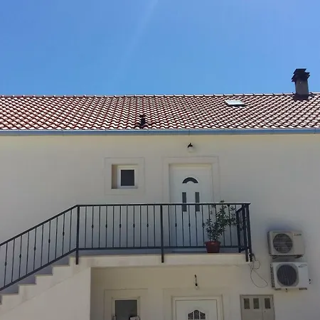 アパート Marina *