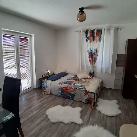 Apartman Marina Sutivan